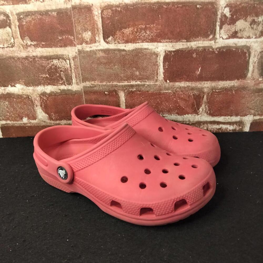 CROCS Kids Classic Clog in Coral Pink